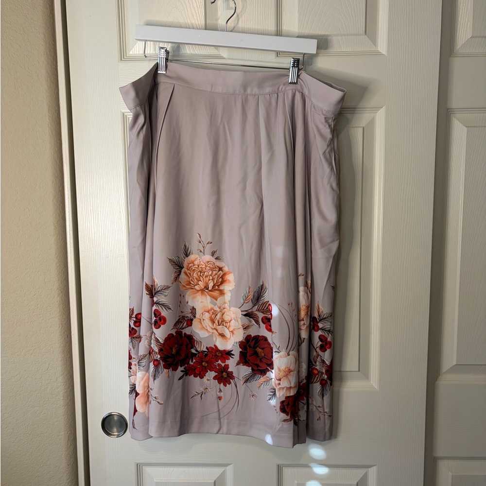 City Chic Champagne Pleat Floral Print Women's Skirt Midi NWT Suze 20 Pockets